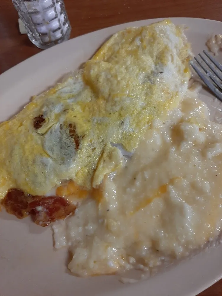 Bacon and Cheese Omelette with Cheese Grits